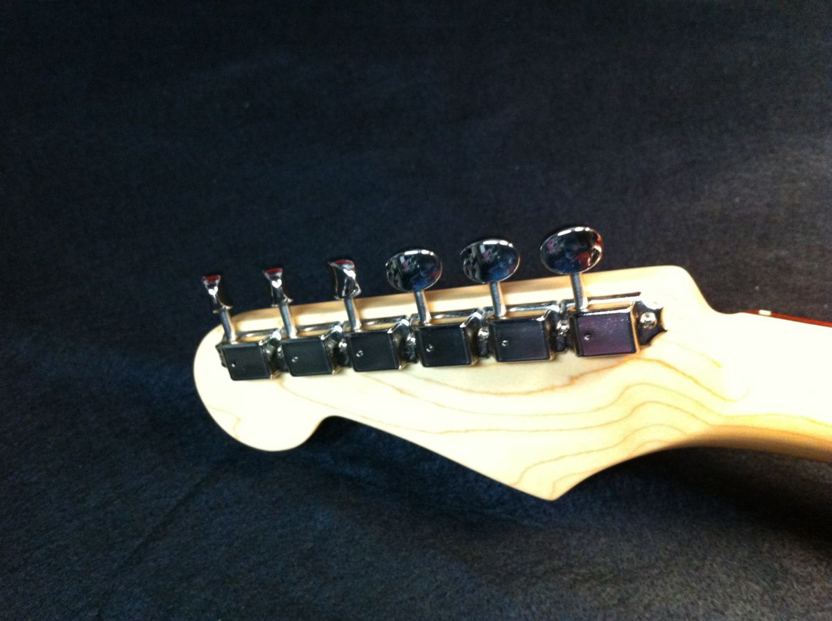 Fender_Stratocaster_Aerodyne_Special Picture 16