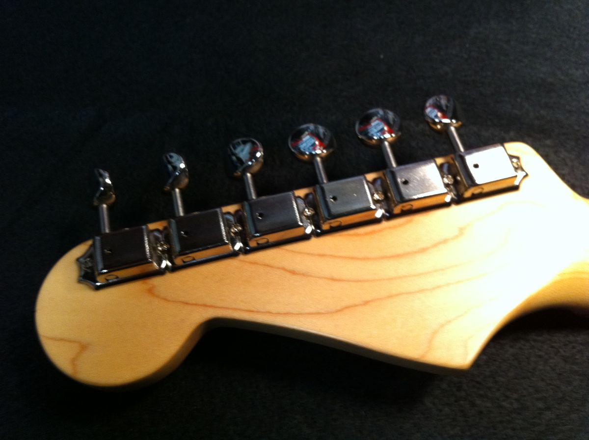 Fender_Stratocaster_Aerodyne_Special Picture 21