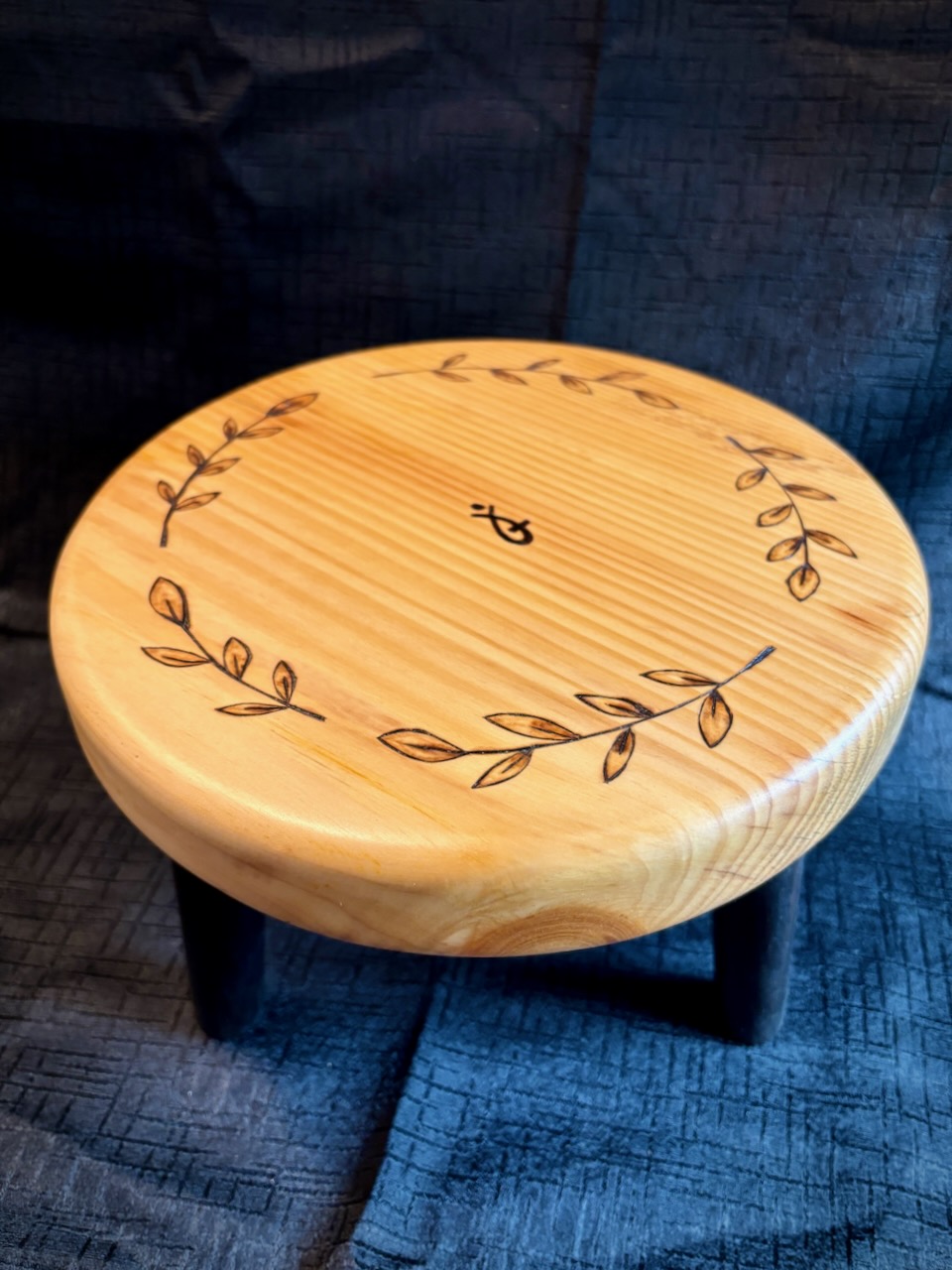 Pine_Footstool_Pyrography Picture 1